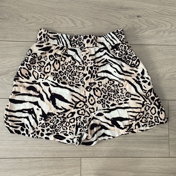 Leopard Print Drawstring Shorts . - Picture 1 of 3